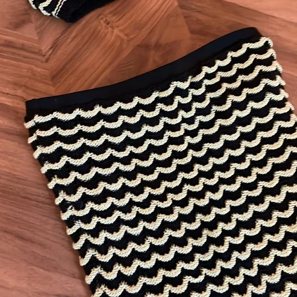 Zara Knit Two Piece Black and Yellow Scallop Striped Outfit - Picture 3 of 7